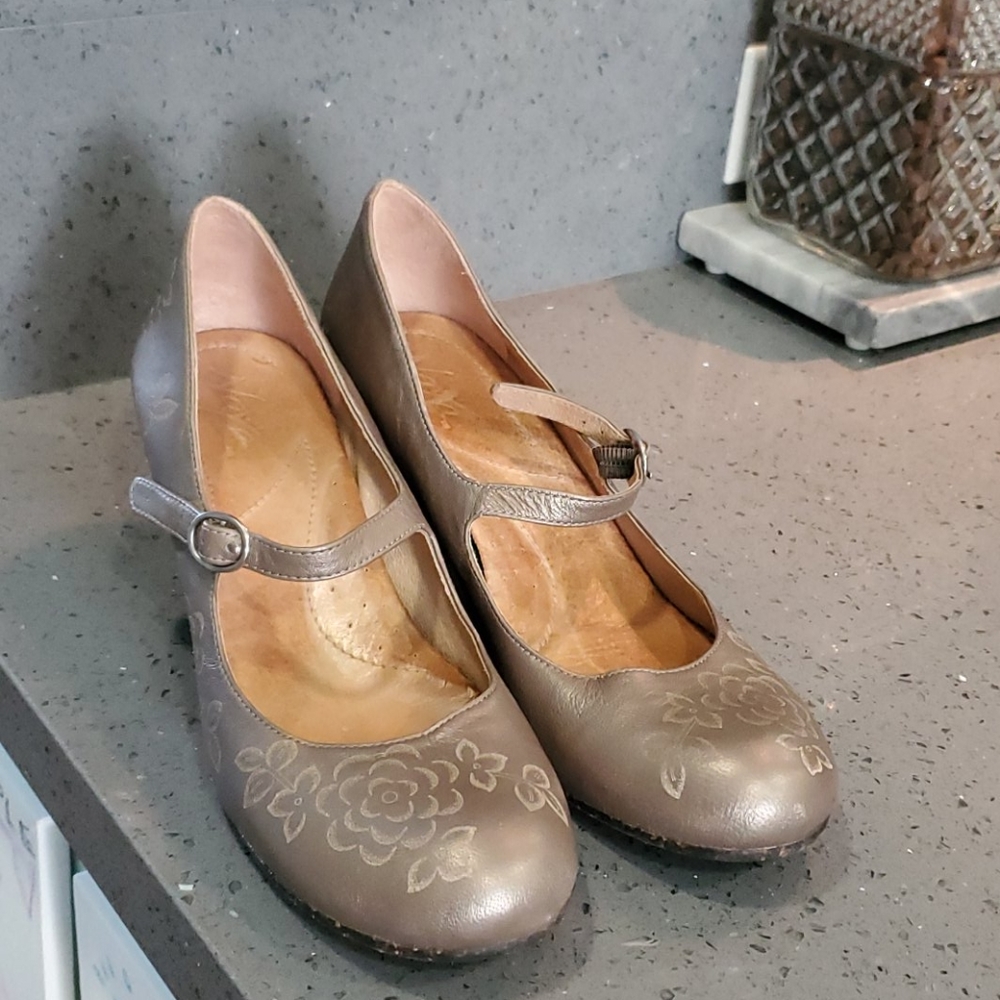 Mary Jane adorable laser etch shoes
